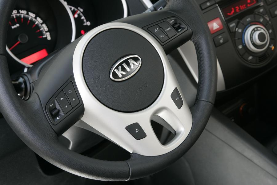  Kia Venga 2010 года  (фото 40 из 199)
